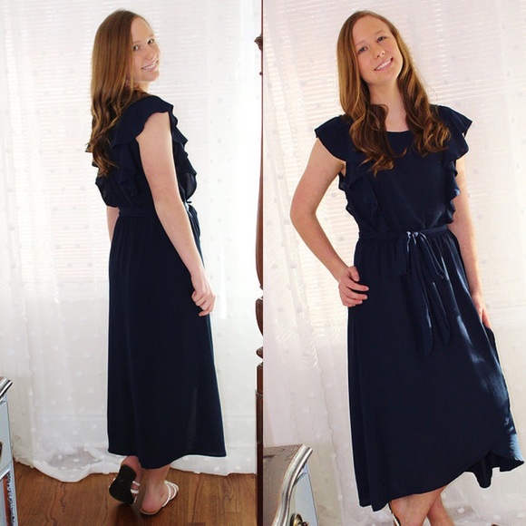 Flutter Sleeve Boutique Dress - Picture 2 of 2